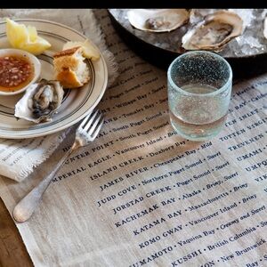 NWT Sir/Madam North American Oysters 100% linen table runner